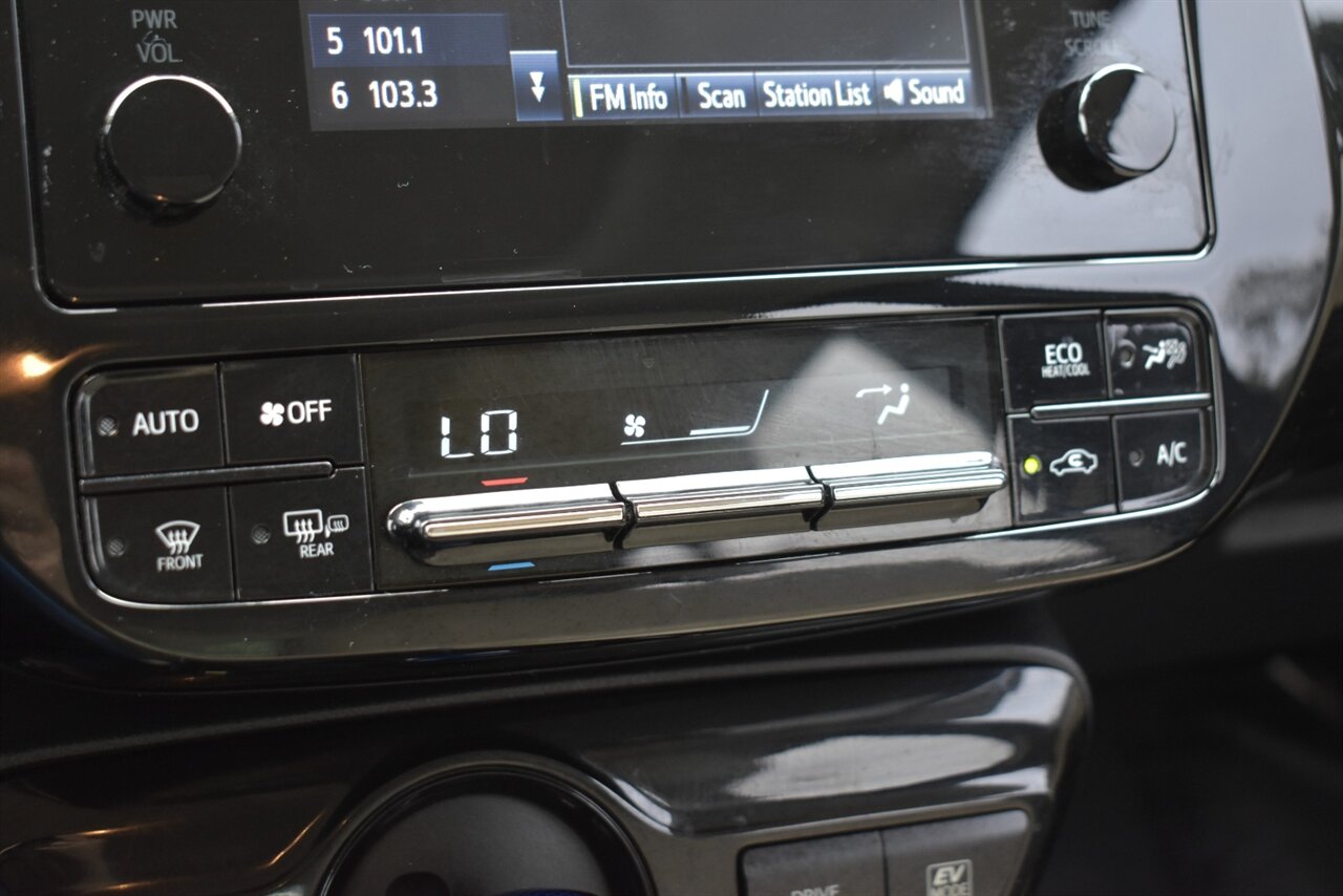 2019 Toyota Prius XLE 4dr Hatchback! 54 City MPG! 50 Hwy MPG! Back Up Camera! Blind Spot Monitor! Pre-Collision Sys w/Pedestrian Detection! Dynamic Radar Cruise Control! Heated Seats! Bluetooth! Sunroof! - Photo 26 - Portland, OR 97266