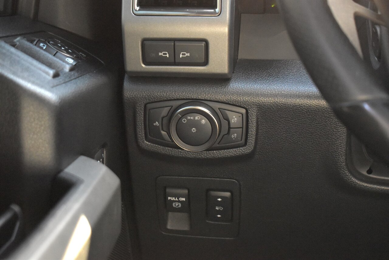 2019 Ford F-150 Raptor 4x4 4dr SuperCrew 5.5 ft ShortBed!**BY APPOINTMENT ONLY**Roof-Mounted LED Light Bar! Terrain Management System! Locking Rear Differential! Apple CarPlay & Android Auto! Backup Camera! - Photo 19 - Portland, OR 97266