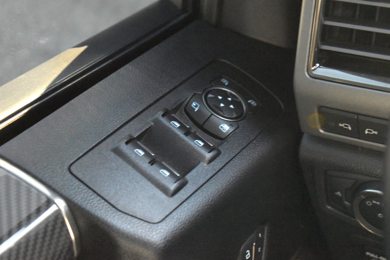 2019 Ford F-150 Raptor 4x4 4dr SuperCrew 5.5 ft ShortBed!**BY APPOINTMENT ONLY**Roof-Mounted LED Light Bar! Terrain Management System! Locking Rear Differential! Apple CarPlay & Android Auto! Backup Camera! - Photo 18 - Portland, OR 97266