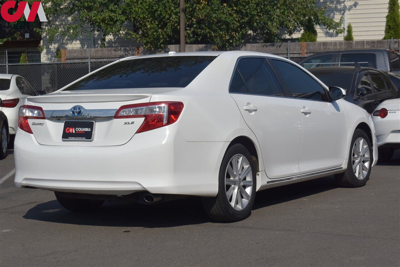 2014 Toyota Camry XLE photo 2