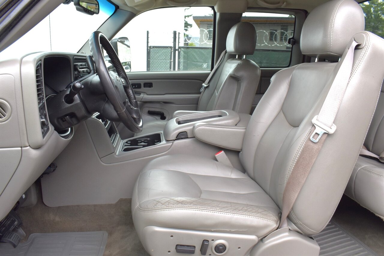 2005 Chevrolet Silverado 2500 LT 4dr Extended Cab LT 4WD Short Bed**BY APPOINTMENT ONLY**Selectable 4-Wheel Drive (2HI/4HI & 4LO)! Heavy Duty Suspension! Tow Package! Leather Interior! - Photo 11 - Portland, OR 97266