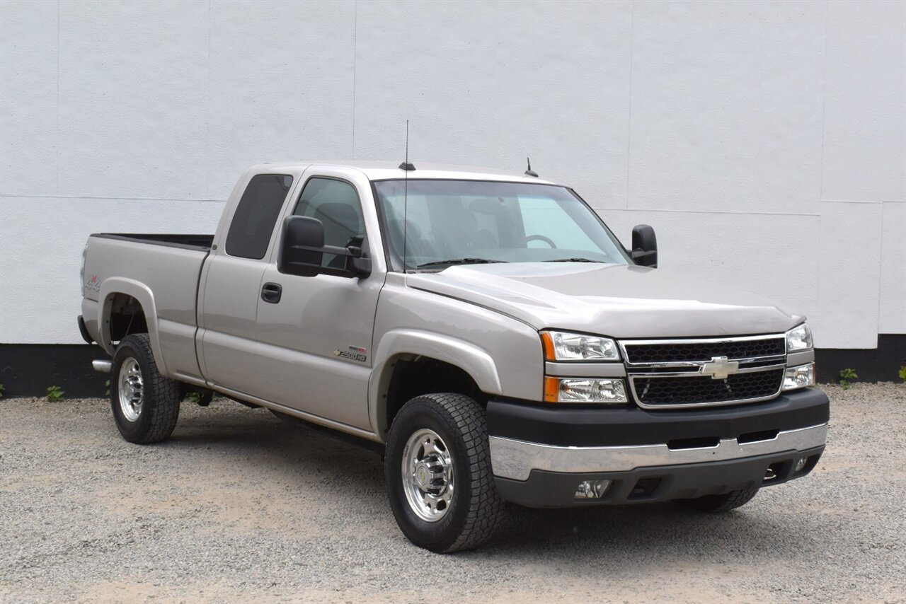 2005 Chevrolet Silverado 2500 LT 4dr Extended Cab LT  4WD Short Bed**BY APPOINTMENT ONLY**Selectable 4-Wheel Drive (2HI/4HI & 4LO)! Heavy Duty Suspension! Tow Package! Leather Interior! - Photo 1 - Portland, OR 97266
