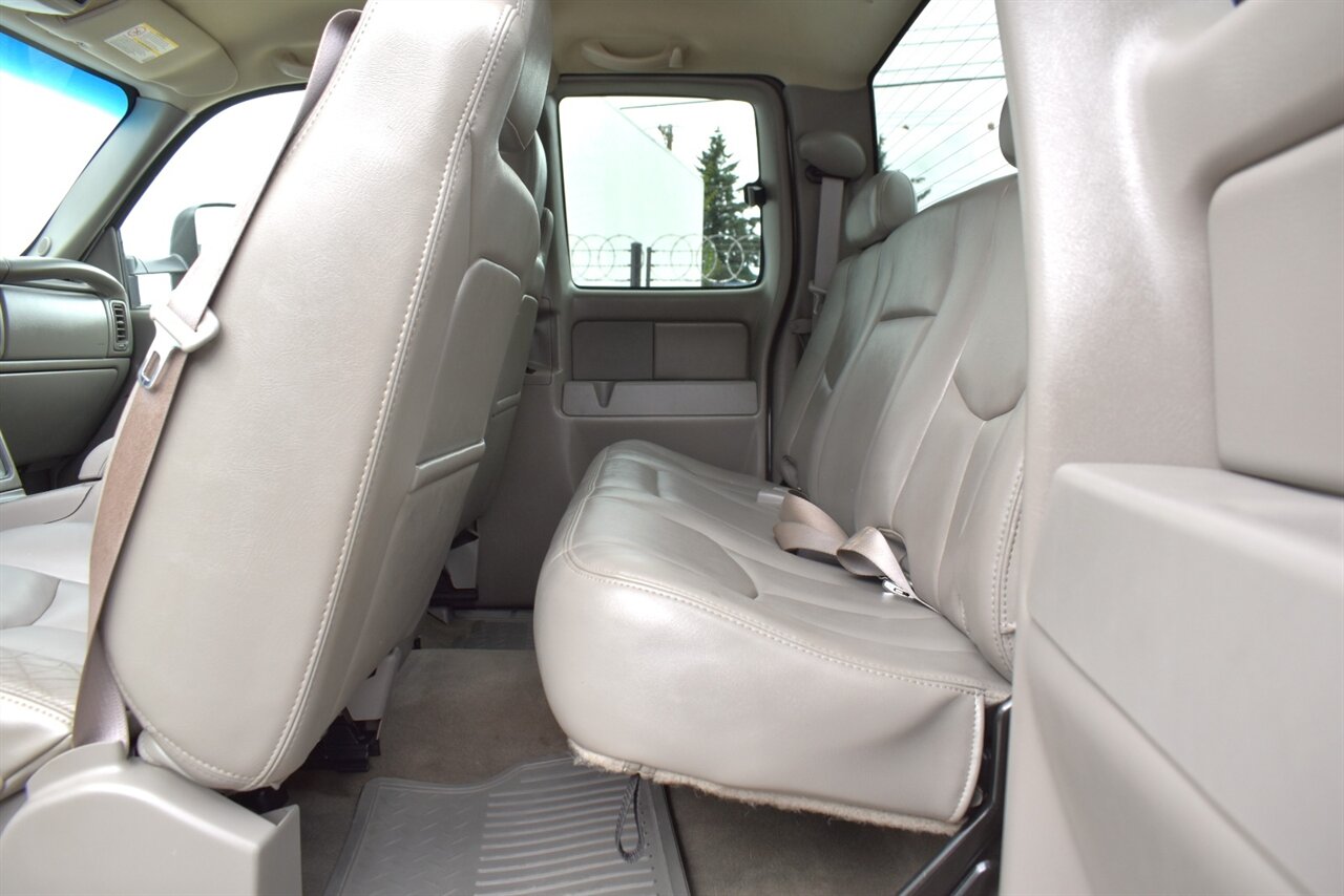 2005 Chevrolet Silverado 2500 LT 4dr Extended Cab LT 4WD Short Bed**BY APPOINTMENT ONLY**Selectable 4-Wheel Drive (2HI/4HI & 4LO)! Heavy Duty Suspension! Tow Package! Leather Interior! - Photo 23 - Portland, OR 97266