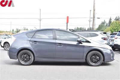 2015 Toyota Prius Two  4dr Hatchback! Star Safety System! 51 City MPG! 48 Hwy MPG! EV/ECO/PWR Modes! Bluetooth w/Voice Activation! Back Up Cam! All Weather Floor Mats! - Photo 6 - Portland, OR 97266