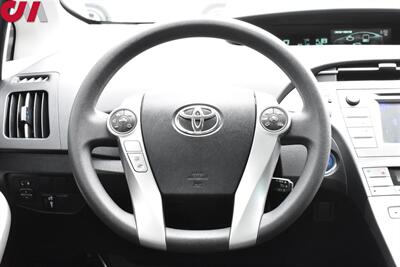 2015 Toyota Prius Two  4dr Hatchback! Star Safety System! 51 City MPG! 48 Hwy MPG! EV/ECO/PWR Modes! Bluetooth w/Voice Activation! Back Up Cam! All Weather Floor Mats! - Photo 13 - Portland, OR 97266