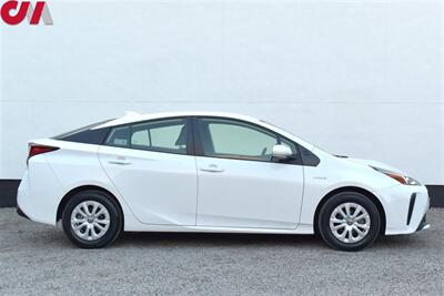 2021 Toyota Prius LE  4dr Hatchback! Excellent MPG! Adaptive Cruise Control! Lane Departure Alert! Lane Tracing Assist! Pre-Collision System w/ Pedestrian Detection! Automatic High Beams! Backup Camera! - Photo 6 - Portland, OR 97266