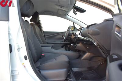 2021 Toyota Prius LE  4dr Hatchback! Excellent MPG! Adaptive Cruise Control! Lane Departure Alert! Lane Tracing Assist! Pre-Collision System w/ Pedestrian Detection! Automatic High Beams! Backup Camera! - Photo 29 - Portland, OR 97266