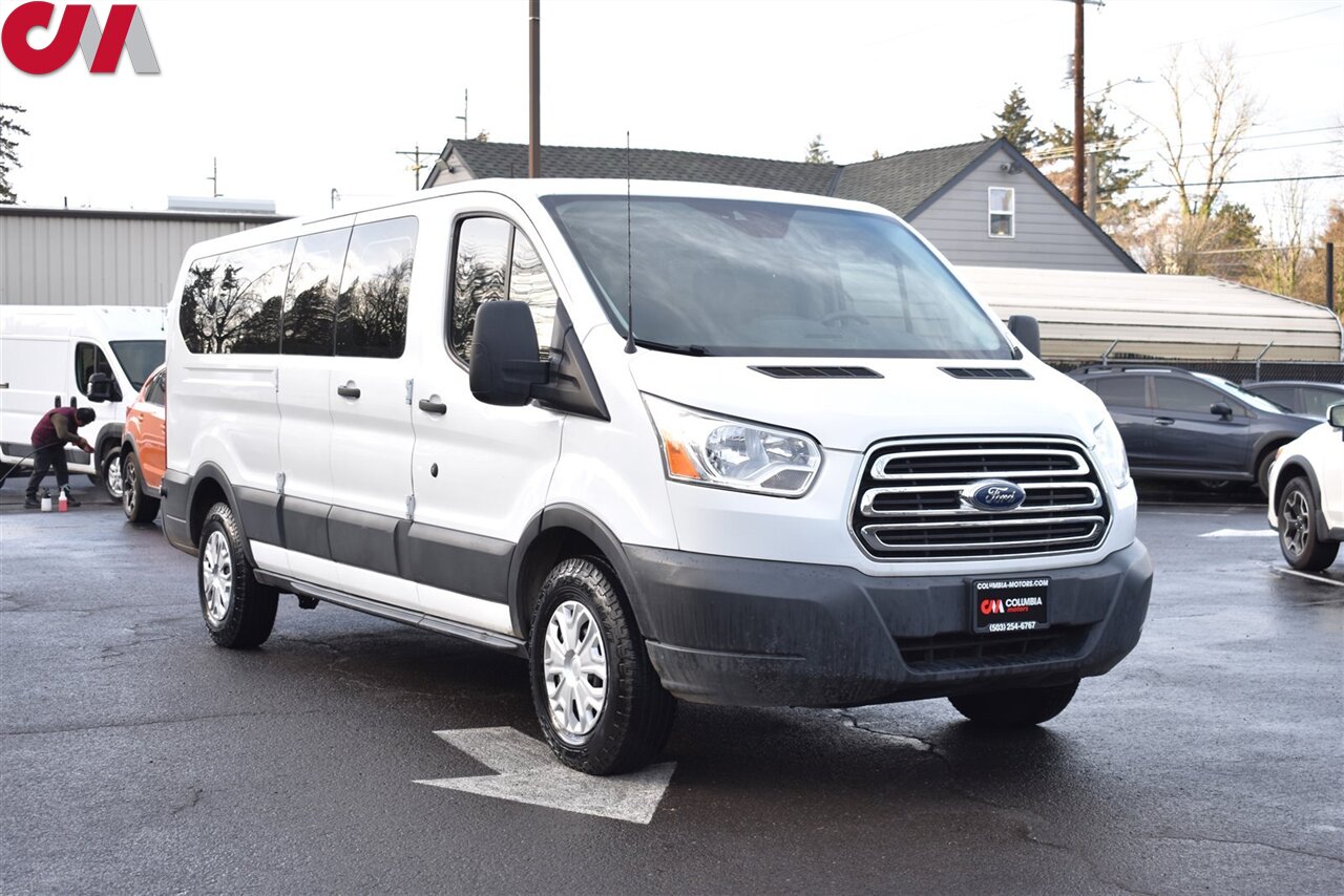 Ford Transit Wagon's photo