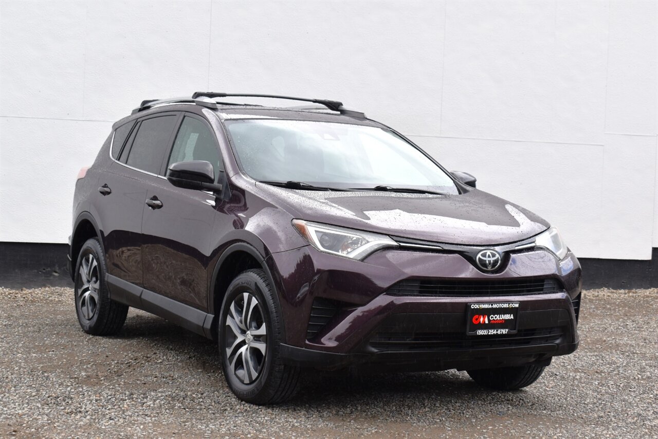 2017 Toyota RAV4 LE AWD's photo