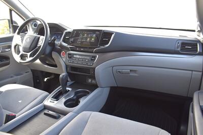 2020 Honda Pilot EX  AWD 4dr SUV! Honda Sensing! Adaptive Cruise Control! Blind Spot Monitoring! Heated Leather Seats! 3rd Row Seating! Power Liftgate! Backup Camera! - Photo 12 - Portland, OR 97266