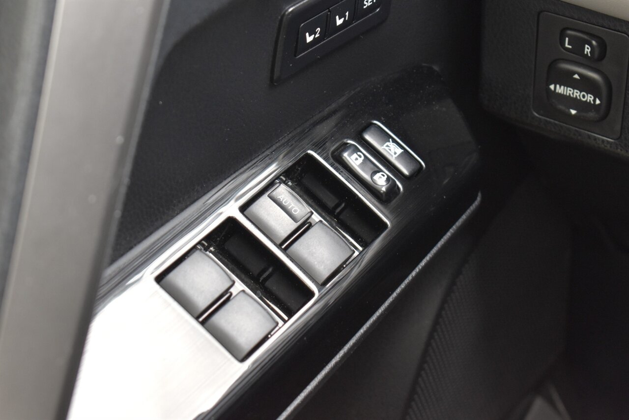 2018 Toyota RAV4 Limited AWD 4dr SUV! Back Up Camera! Lane Departure Alert! Blind Spot Monitor! Navigation! Bluetooth Connectivity! Eco & Sport Modes! Heated Leather Seats! Sunroof! - Photo 18 - Portland, OR 97266