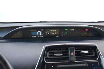 2019 Toyota Prius XLE AWD-e  4dr Hatchback! oyota Safety Sense! Adaptive Cruise Control! Lane Departure Alert w/ Steering Assist! Pre-Collision System w/ Pedestrian Detection! Blind Spot Monitor! - Photo 16 - Portland, OR 97266