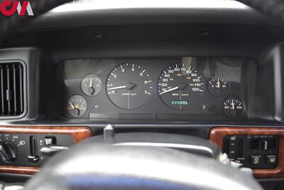 1997 Jeep Grand Cherokee Limited 4dr Limited 4WD SUV! Cruise Control! Heated Leather Seats! 4H & 4L! Power Seats! Roof Rack! Full Size Spare Wheel! Tow Hitch! - Photo 15 - Portland, OR 97266