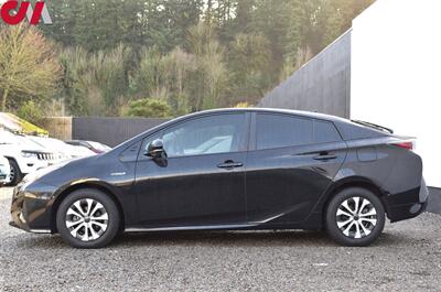 2018 Toyota Prius Three  4dr Hatchback! 54 City MPG! 50 Hwy MPG! Back Up Cam! Lane Assist & Collision Mitigation! Dynamic Radar Cruise Control! Eco & Pwr Modes! Navigation! Bluetooth! All Weather Floor Mats! - Photo 9 - Portland, OR 97266