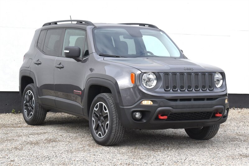 2016 Jeep Renegade Trailhawk Sport Utility  4dr SUV! Active Drive Low 4x4! Trail Rated! Selec-Terrain! Hill Descent Control! Stability Control! ABS Brakes! Backup Camera! Skid Plates! Tow Hooks!