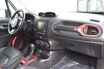 2016 Jeep Renegade Trailhawk Sport Utility  4dr SUV! Active Drive Low 4x4! Trail Rated! Selec-Terrain! Hill Descent Control! Stability Control! ABS Brakes! Backup Camera! Skid Plates! Tow Hooks! - Photo 11 - Portland, OR 97266