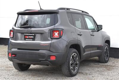 2016 Jeep Renegade Trailhawk Sport Utility  4dr SUV! Active Drive Low 4x4! Trail Rated! Selec-Terrain! Hill Descent Control! Stability Control! ABS Brakes! Backup Camera! Skid Plates! Tow Hooks! - Photo 5 - Portland, OR 97266