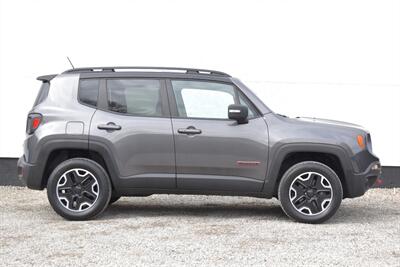 2016 Jeep Renegade Trailhawk Sport Utility  4dr SUV! Active Drive Low 4x4! Trail Rated! Selec-Terrain! Hill Descent Control! Stability Control! ABS Brakes! Backup Camera! Skid Plates! Tow Hooks! - Photo 6 - Portland, OR 97266