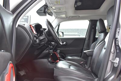 2016 Jeep Renegade Trailhawk Sport Utility  4dr SUV! Active Drive Low 4x4! Trail Rated! Selec-Terrain! Hill Descent Control! Stability Control! ABS Brakes! Backup Camera! Skid Plates! Tow Hooks! - Photo 10 - Portland, OR 97266