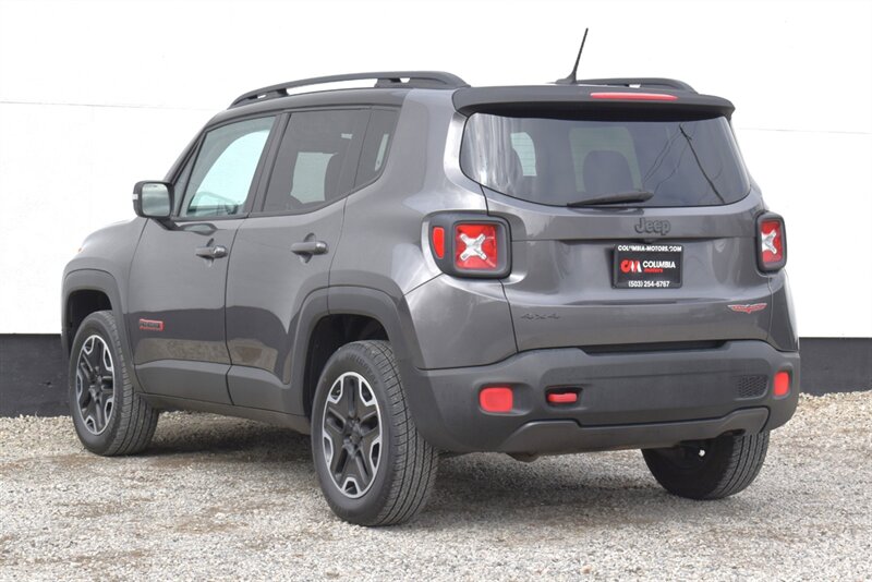 2016 Jeep Renegade Trailhawk Sport Utility  4dr SUV! Active Drive Low 4x4! Trail Rated! Selec-Terrain! Hill Descent Control! Stability Control! ABS Brakes! Backup Camera! Skid Plates! Tow Hooks!