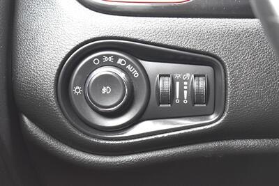 2016 Jeep Renegade Trailhawk Sport Utility  4dr SUV! Active Drive Low 4x4! Trail Rated! Selec-Terrain! Hill Descent Control! Stability Control! ABS Brakes! Backup Camera! Skid Plates! Tow Hooks! - Photo 17 - Portland, OR 97266