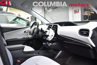 2022 Toyota Prius L Eco 4dr Hatchback 51 City MPG! 47 Hwy MPG! Toyota Safety Sense 2.0! EV, ECO, & POWER Modes! Back Up Camera! Bluetooth w/Voice Activation! - Photo 11 - Portland, OR 97266