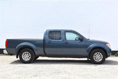 2014 Nissan Frontier SV  4x4 4dr Crew Cab 6.1 ft. SB Pickup 5A! 4.0L V6 Engine! Selectable 4WD System! Back Up Camera! Bluetooth! Tow Hitch! Heated Seats! All Weather Floor Mats! - Photo 6 - Portland, OR 97266