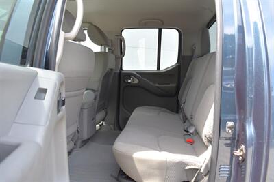 2014 Nissan Frontier SV  4x4 4dr Crew Cab 6.1 ft. SB Pickup 5A! 4.0L V6 Engine! Selectable 4WD System! Back Up Camera! Bluetooth! Tow Hitch! Heated Seats! All Weather Floor Mats! - Photo 24 - Portland, OR 97266
