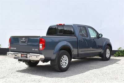 2014 Nissan Frontier SV  4x4 4dr Crew Cab 6.1 ft. SB Pickup 5A! 4.0L V6 Engine! Selectable 4WD System! Back Up Camera! Bluetooth! Tow Hitch! Heated Seats! All Weather Floor Mats! - Photo 5 - Portland, OR 97266