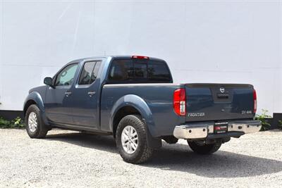 2014 Nissan Frontier SV  4x4 4dr Crew Cab 6.1 ft. SB Pickup 5A! 4.0L V6 Engine! Selectable 4WD System! Back Up Camera! Bluetooth! Tow Hitch! Heated Seats! All Weather Floor Mats! - Photo 2 - Portland, OR 97266