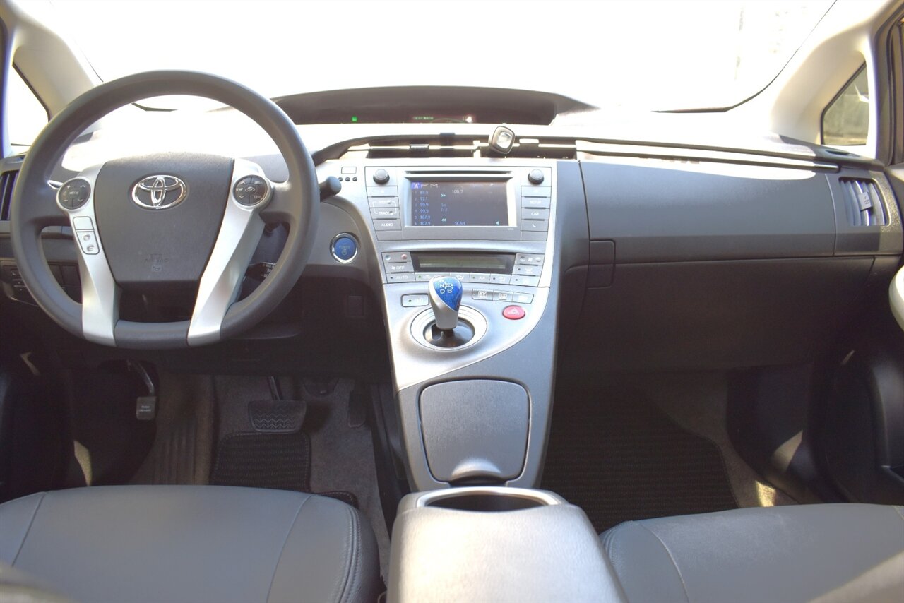 2013 Toyota Prius Two 4dr Hatchback! 51 City MPG! 48 Hwy MPG! EV/ECO/PWR Modes! Back Up Camera! Brake Assist & Smart Stop Technology! Bluetooth! Heated Leather Seats! - Photo 12 - Portland, OR 97266