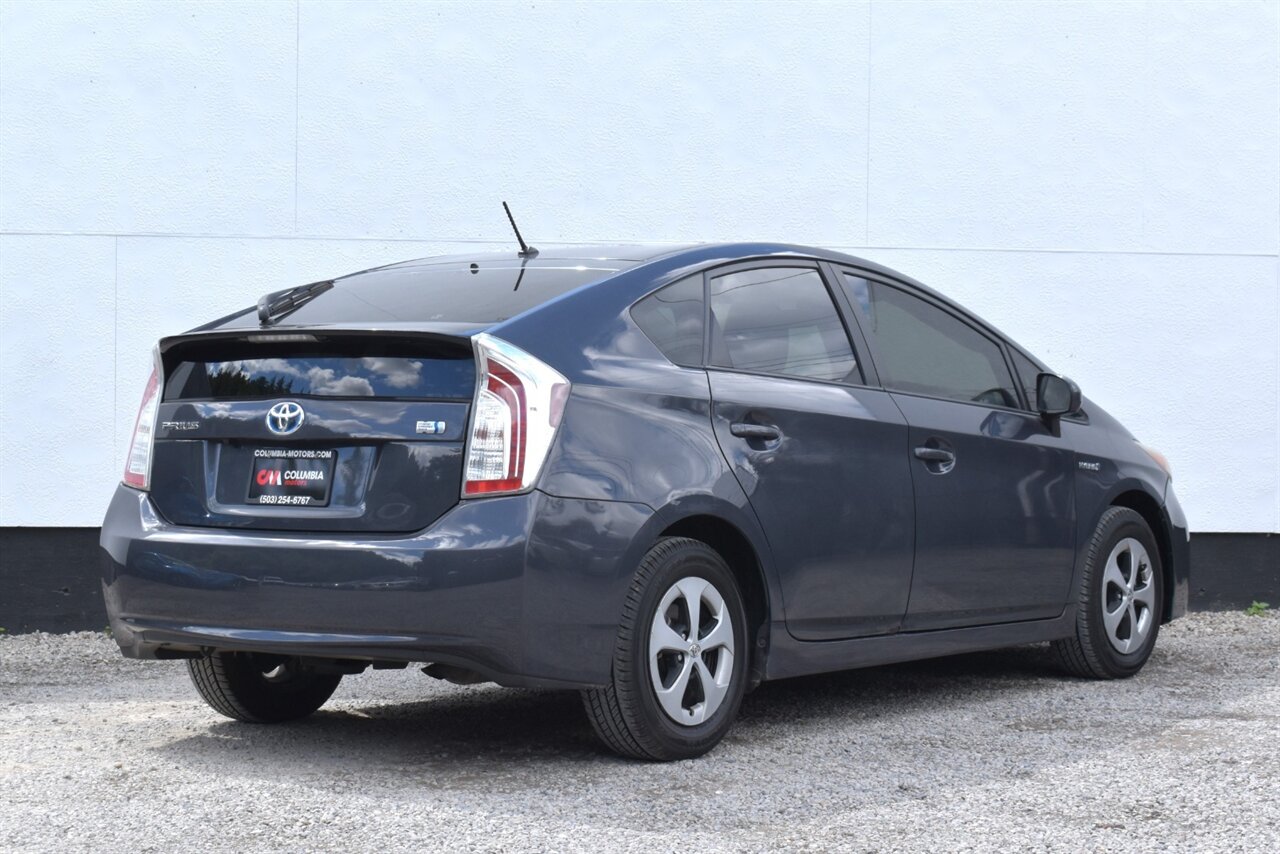 2013 Toyota Prius Two 4dr Hatchback! 51 City MPG! 48 Hwy MPG! EV/ECO/PWR Modes! Back Up Camera! Brake Assist & Smart Stop Technology! Bluetooth! Heated Leather Seats! - Photo 5 - Portland, OR 97266