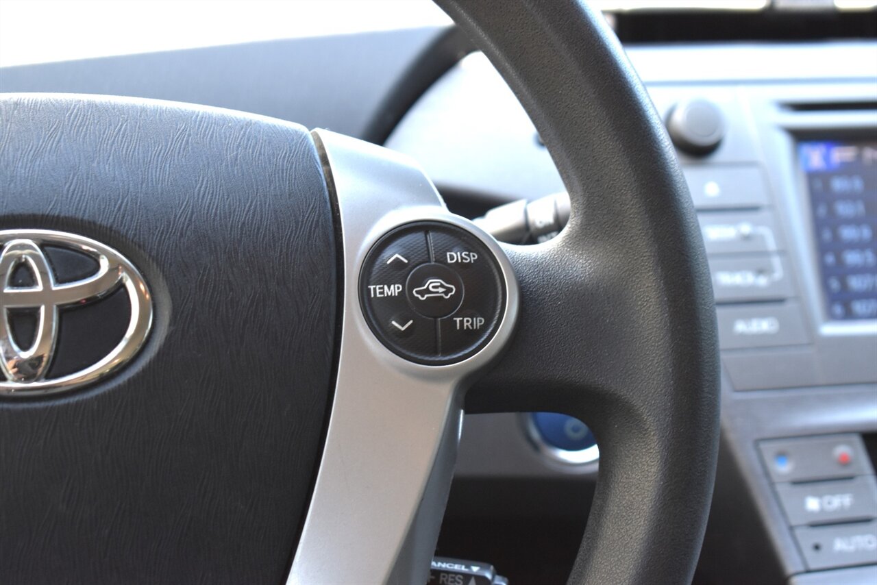 2013 Toyota Prius Two 4dr Hatchback! 51 City MPG! 48 Hwy MPG! EV/ECO/PWR Modes! Back Up Camera! Brake Assist & Smart Stop Technology! Bluetooth! Heated Leather Seats! - Photo 15 - Portland, OR 97266