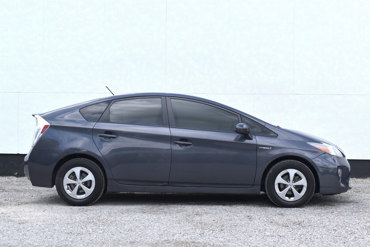 2013 Toyota Prius Two 4dr Hatchback! 51 City MPG! 48 Hwy MPG! EV/ECO/PWR Modes! Back Up Camera! Brake Assist & Smart Stop Technology! Bluetooth! Heated Leather Seats! - Photo 6 - Portland, OR 97266