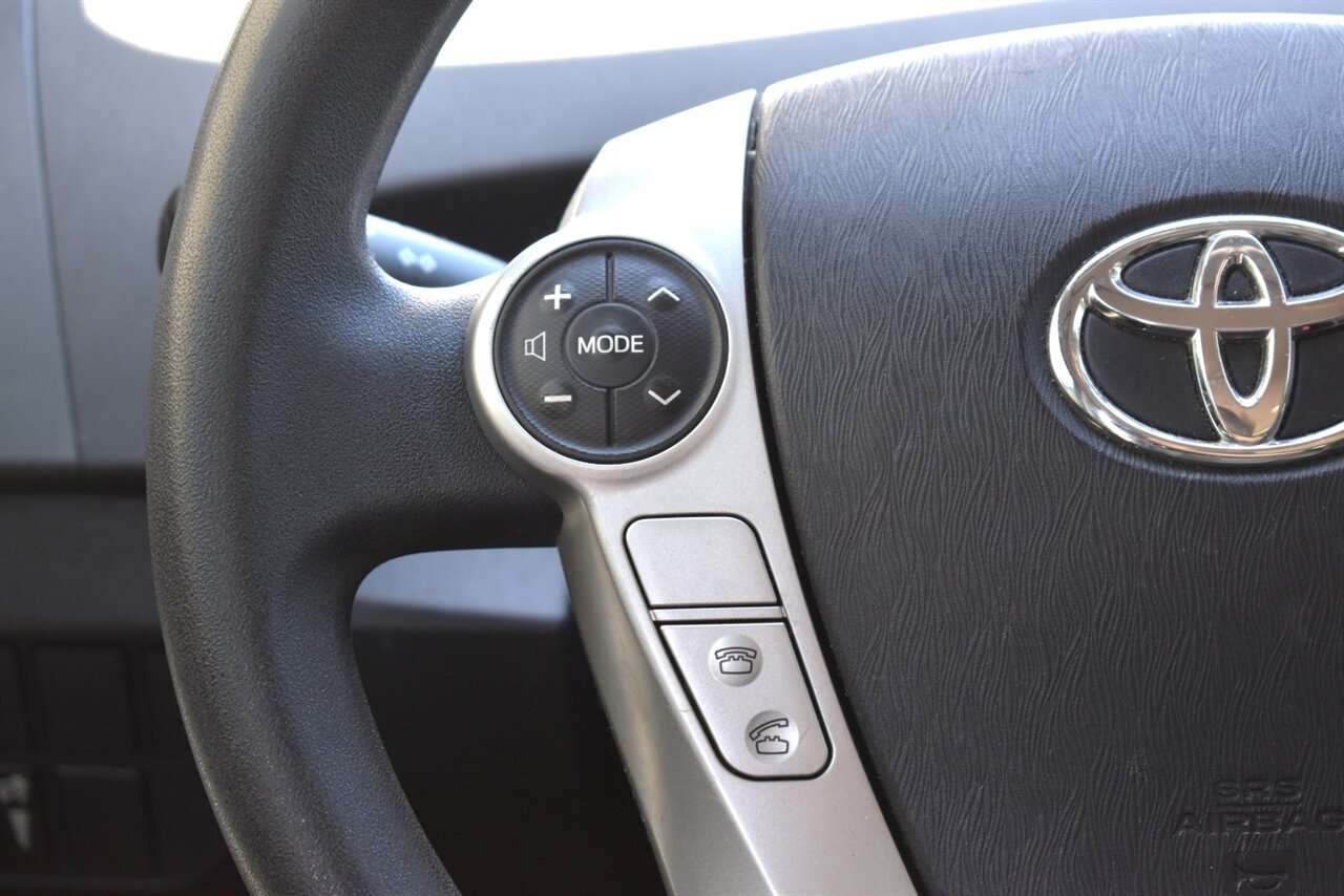 2013 Toyota Prius Two 4dr Hatchback! 51 City MPG! 48 Hwy MPG! EV/ECO/PWR Modes! Back Up Camera! Brake Assist & Smart Stop Technology! Bluetooth! Heated Leather Seats! - Photo 14 - Portland, OR 97266