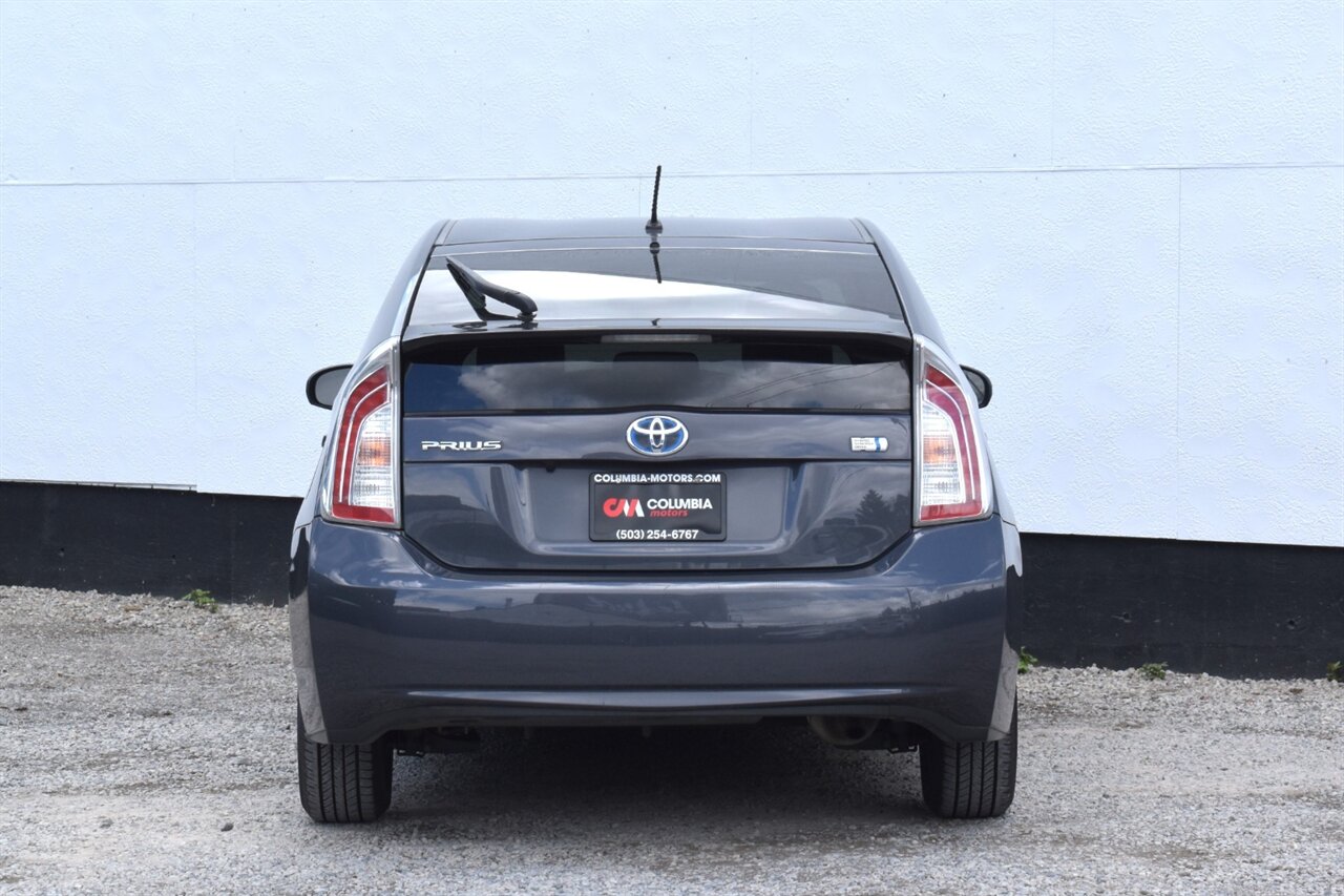 2013 Toyota Prius Two 4dr Hatchback! 51 City MPG! 48 Hwy MPG! EV/ECO/PWR Modes! Back Up Camera! Brake Assist & Smart Stop Technology! Bluetooth! Heated Leather Seats! - Photo 4 - Portland, OR 97266