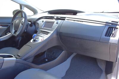 2013 Toyota Prius Two 4dr Hatchback! 51 City MPG! 48 Hwy MPG! EV/ECO/PWR Modes! Back Up Camera! Brake Assist & Smart Stop Technology! Bluetooth! Heated Leather Seats! - Photo 11 - Portland, OR 97266