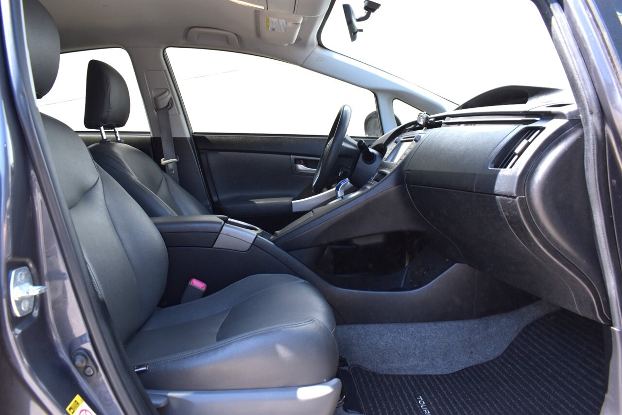 2013 Toyota Prius Two 4dr Hatchback! 51 City MPG! 48 Hwy MPG! EV/ECO/PWR Modes! Back Up Camera! Brake Assist & Smart Stop Technology! Bluetooth! Heated Leather Seats! - Photo 29 - Portland, OR 97266