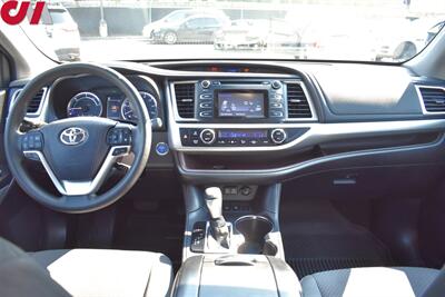 2017 Toyota Highlander Hybrid LE  AWD 4dr SUV 3rd-Row Seats! Toyota Safety Sense P Driver Assist Tech! EV & Eco Modes! Back Up Cam! Bluetooth w/Voice Activation! - Photo 12 - Portland, OR 97266