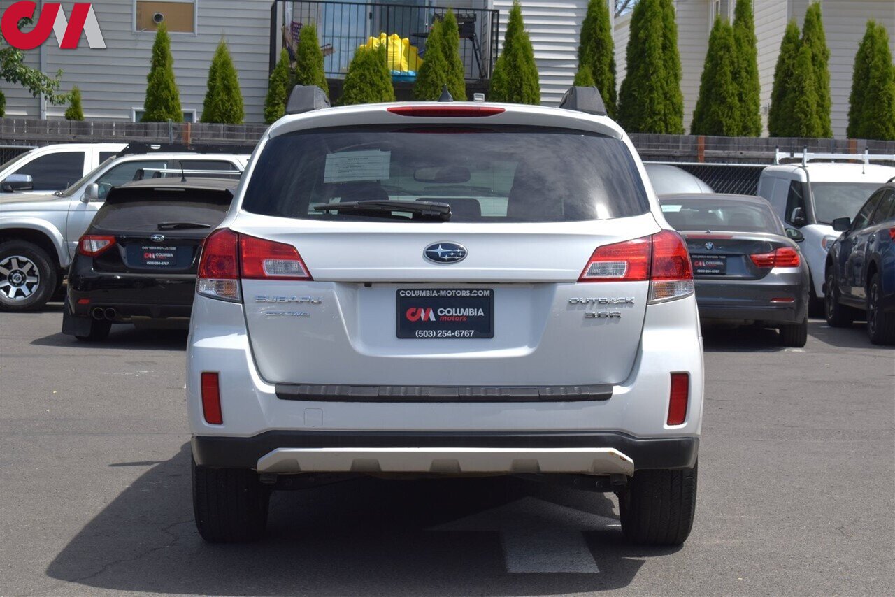 2013 Subaru Outback 3.6R Limited photo 2