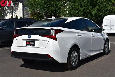 2019 Toyota Prius LE  4dr Hatchback! 54 City MPG! 50 Hwy MPG!  Eco & Power Modes! Lane Assist! Park Assist! Back up Camera! Bluetooth w/Voice Activation! - Photo 6 - Portland, OR 97266