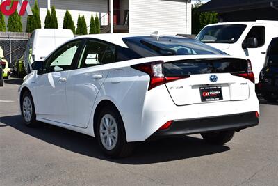 2019 Toyota Prius LE  4dr Hatchback! 54 City MPG! 50 Hwy MPG!  Eco & Power Modes! Lane Assist! Park Assist! Back up Camera! Bluetooth w/Voice Activation! - Photo 2 - Portland, OR 97266