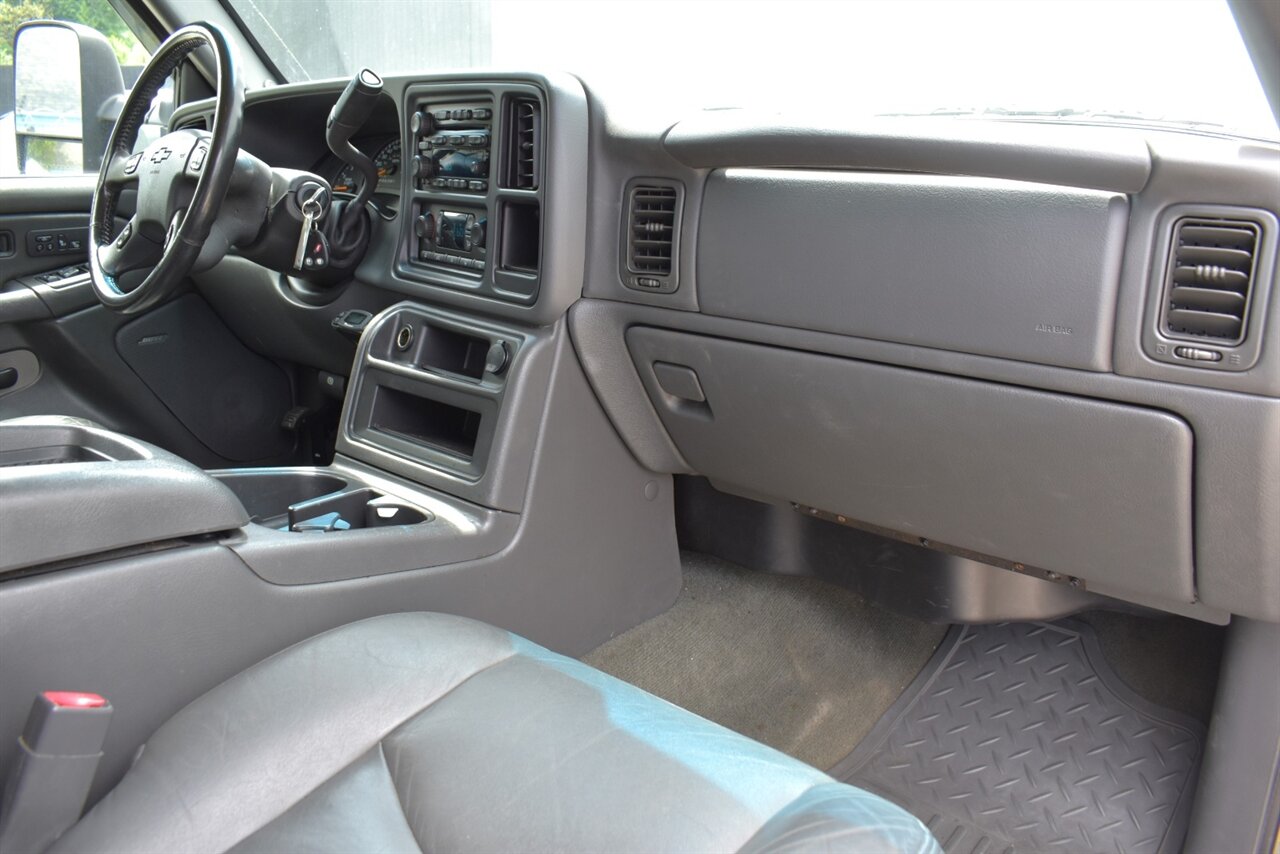 2006 Chevrolet Silverado 2500 LT3 4dr Crew Cab 4WD Long Bed! 2HI/4HI & 4LO! Tow Package w/Brake Controller! Heavy Duty Suspension Package! Heated Leather Seats! All Weather Mats! Running Boards! - Photo 12 - Portland, OR 97266