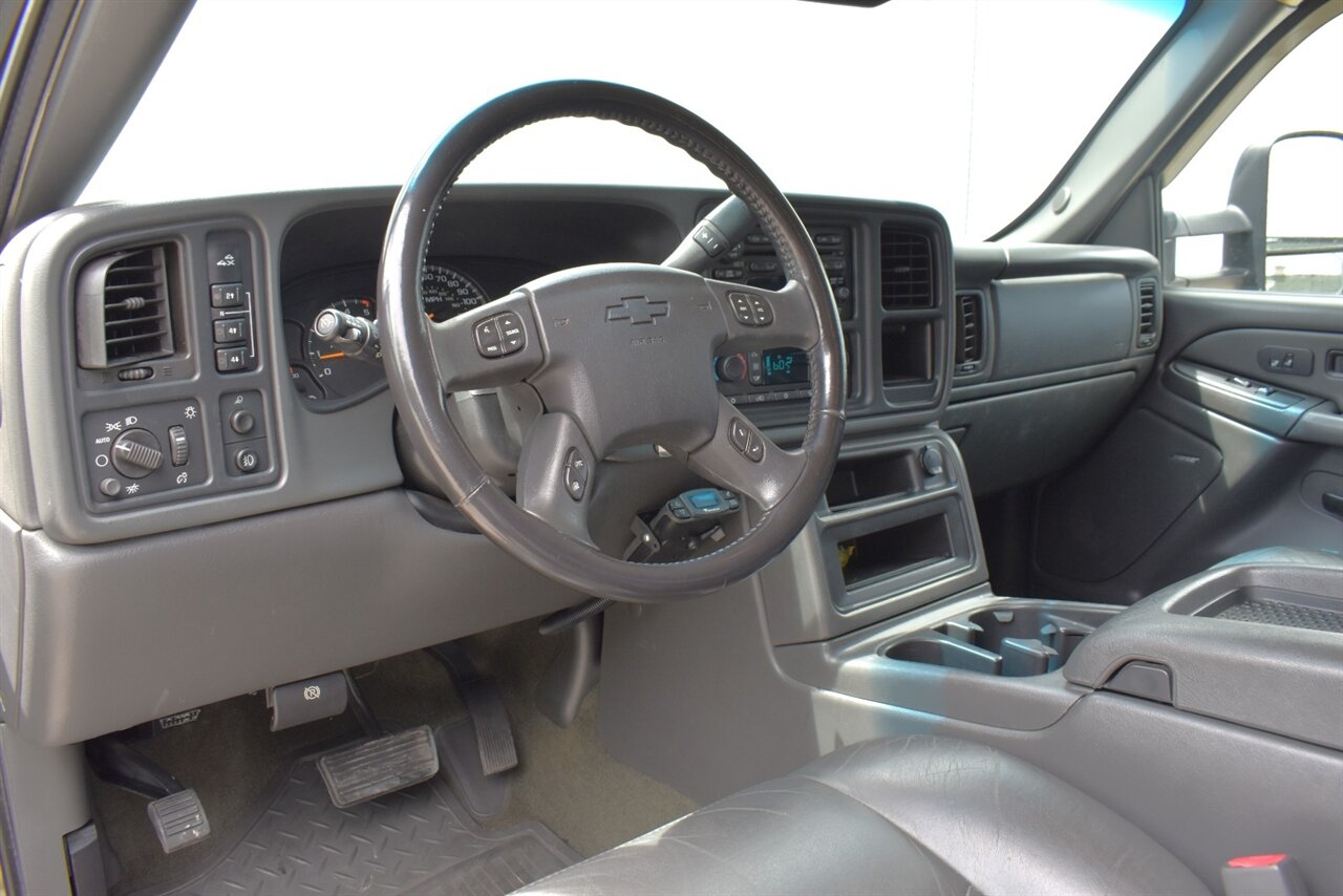2006 Chevrolet Silverado 2500 LT3 4dr Crew Cab 4WD Long Bed! 2HI/4HI & 4LO! Tow Package w/Brake Controller! Heavy Duty Suspension Package! Heated Leather Seats! All Weather Mats! Running Boards! - Photo 3 - Portland, OR 97266