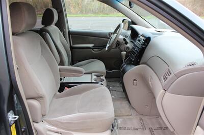 2004 Toyota Sienna CE 7 Passenger   - Photo 19 - Salem, OR 97317