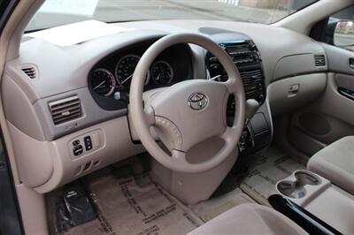 2004 Toyota Sienna CE 7 Passenger   - Photo 9 - Salem, OR 97317