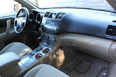 2010 Toyota Highlander   - Photo 18 - Salem, OR 97317
