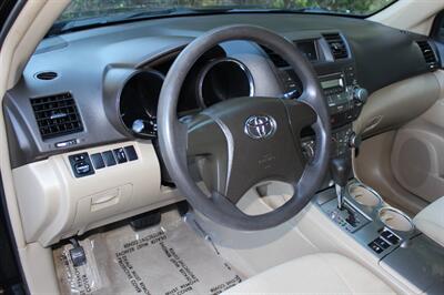 2010 Toyota Highlander   - Photo 9 - Salem, OR 97317
