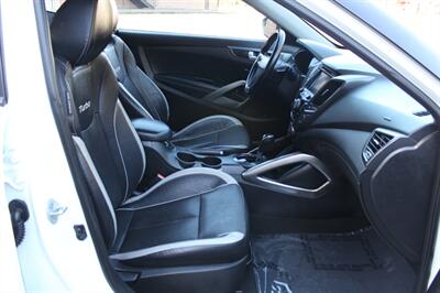 2015 Hyundai Veloster Turbo   - Photo 17 - Salem, OR 97317