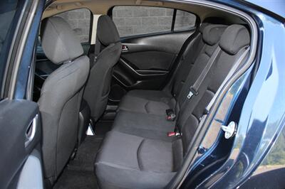 2016 Mazda Mazda3 i Touring   - Photo 13 - Salem, OR 97317